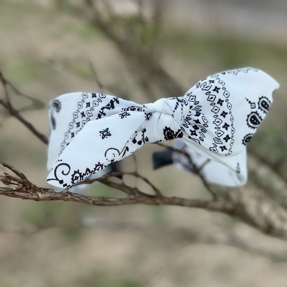 New White Paisley bandana print fabric top bow knot flexible comfy headband - Picture 3 of 10